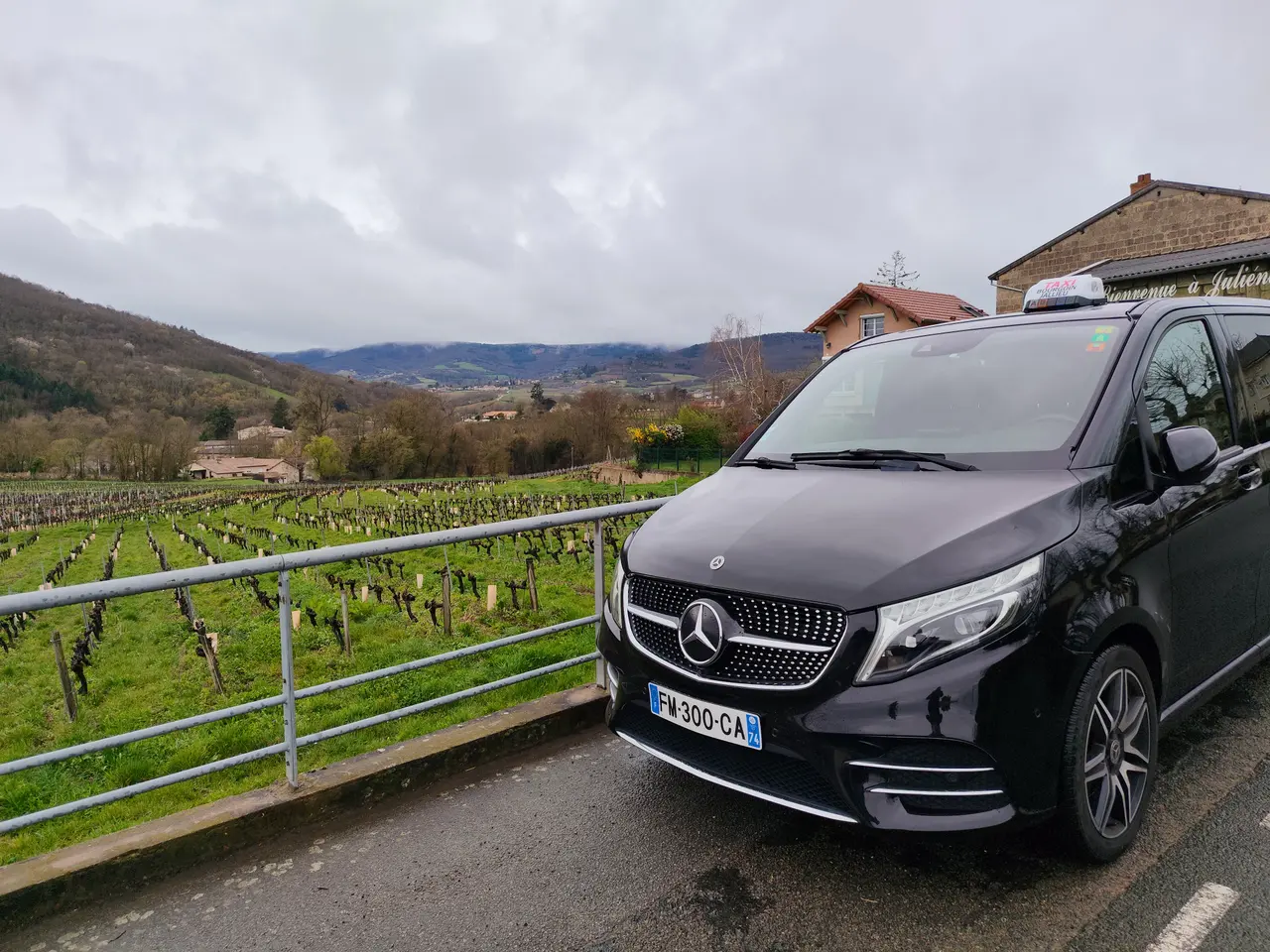 Van Mercedes Classe V — taxi scolaire privé, transport d'enfants dans le Nord-Isère