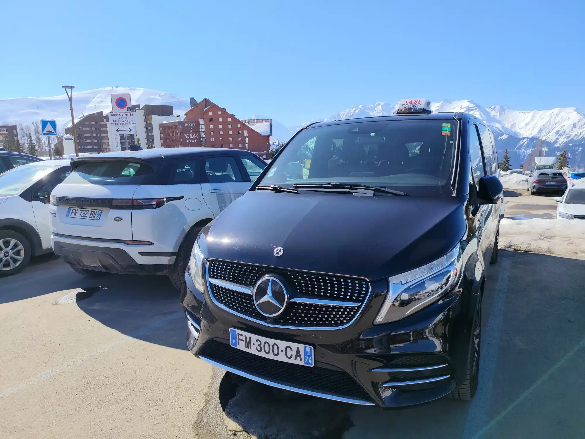 Taxi van station de ski